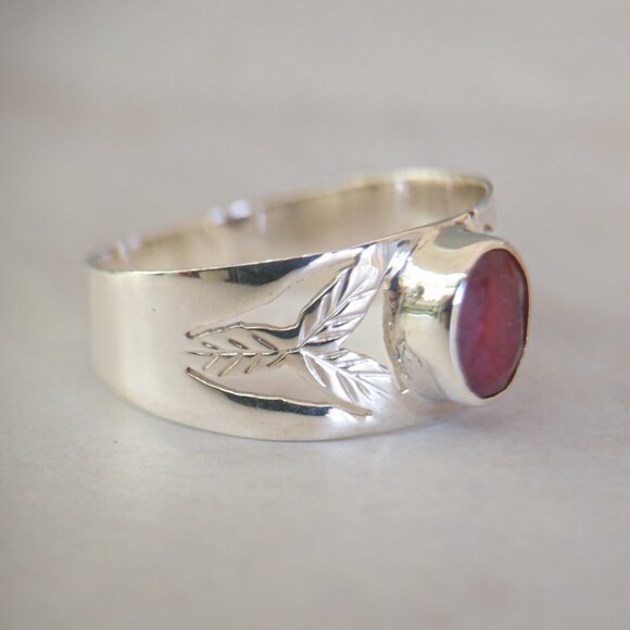 Sterling Silver Leaf Band Ring with Ruby – Bezel Set Oval Stone, Size 8.25 - Picture 7 of 9
